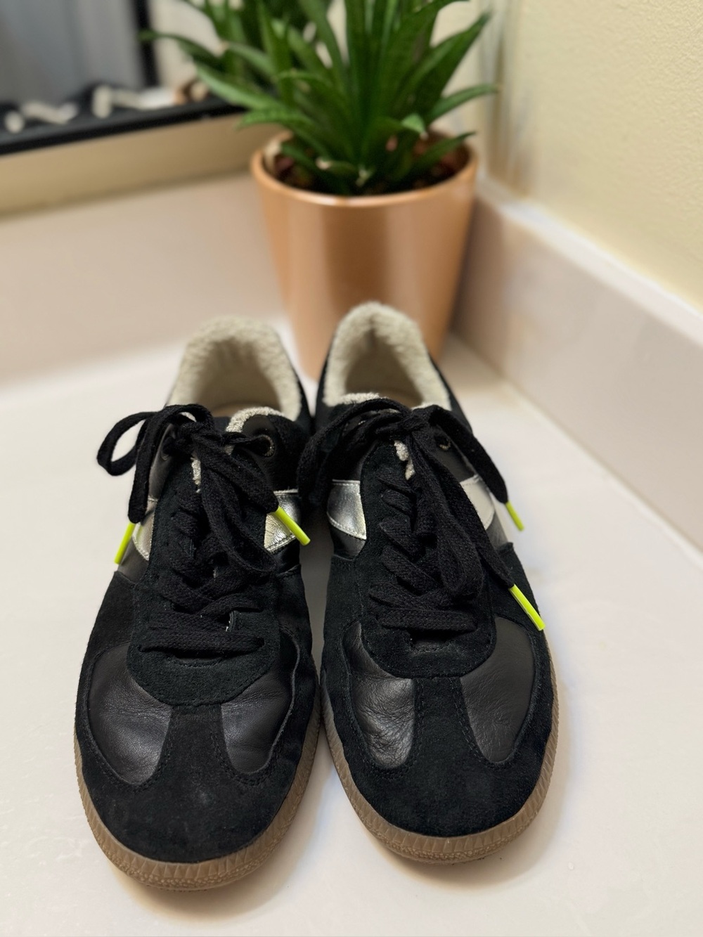 Verbenas Women’s Black Silver Leather Suede Gum Sole Sneakers Spain SZ 38 US 8